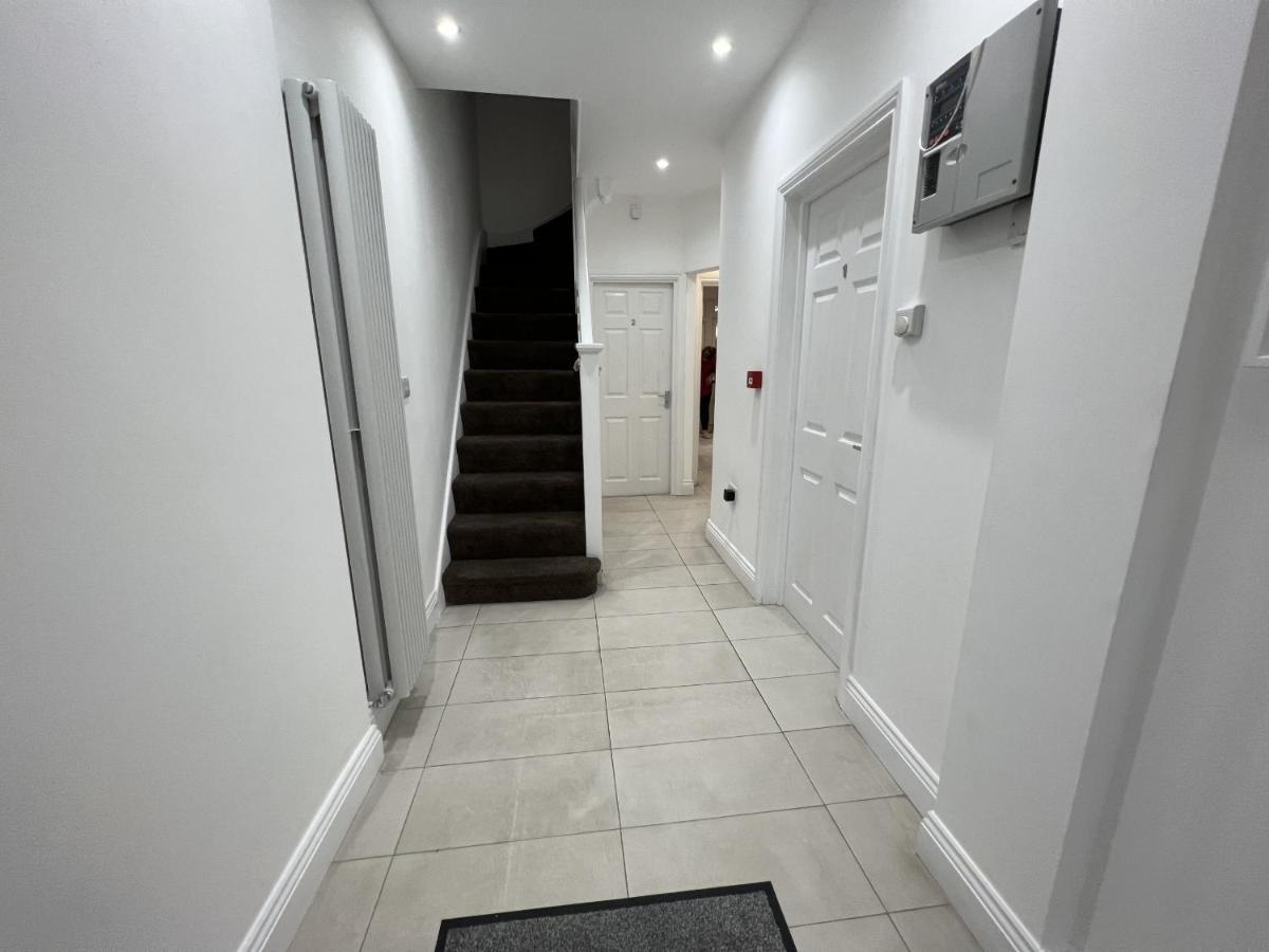 فندق 4 Wharncliffe Drive Hanwell المظهر الخارجي الصورة