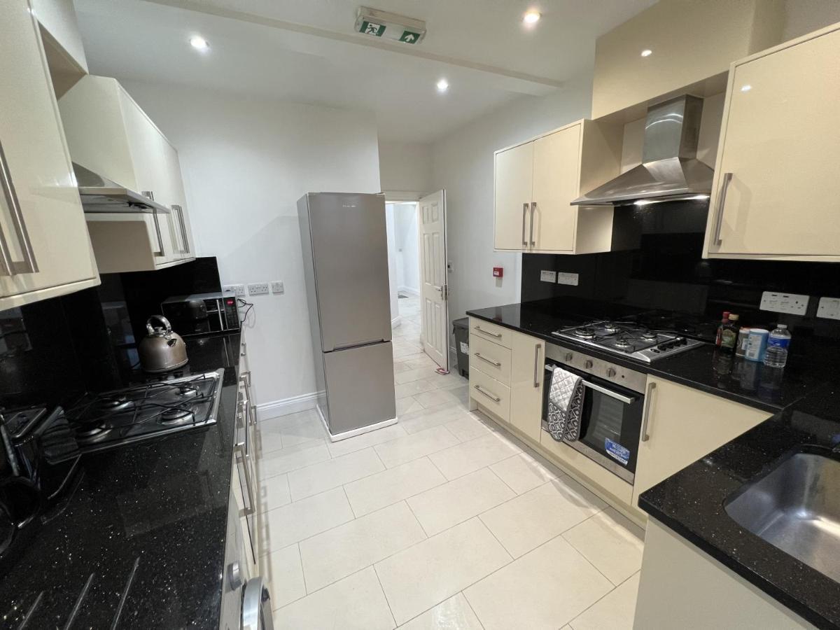 فندق 4 Wharncliffe Drive Hanwell المظهر الخارجي الصورة
