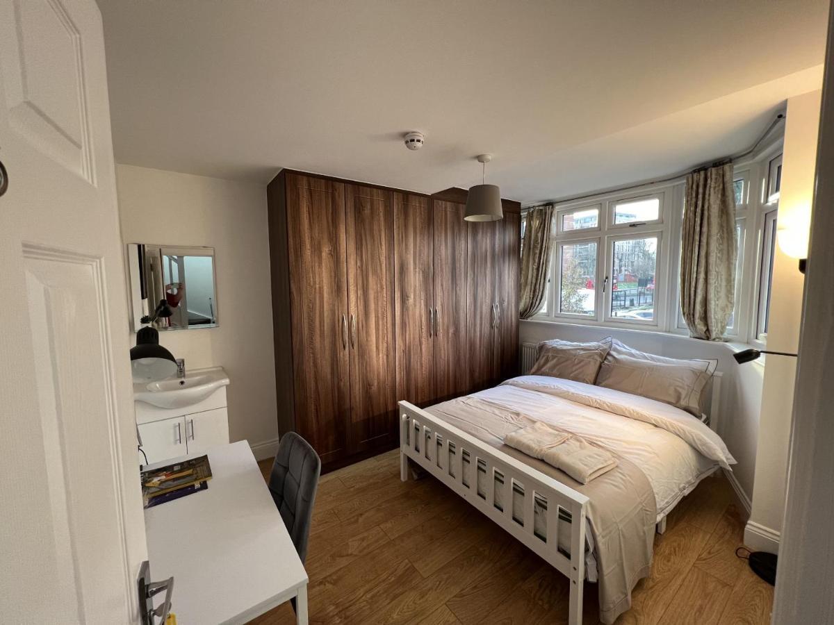 فندق 4 Wharncliffe Drive Hanwell المظهر الخارجي الصورة