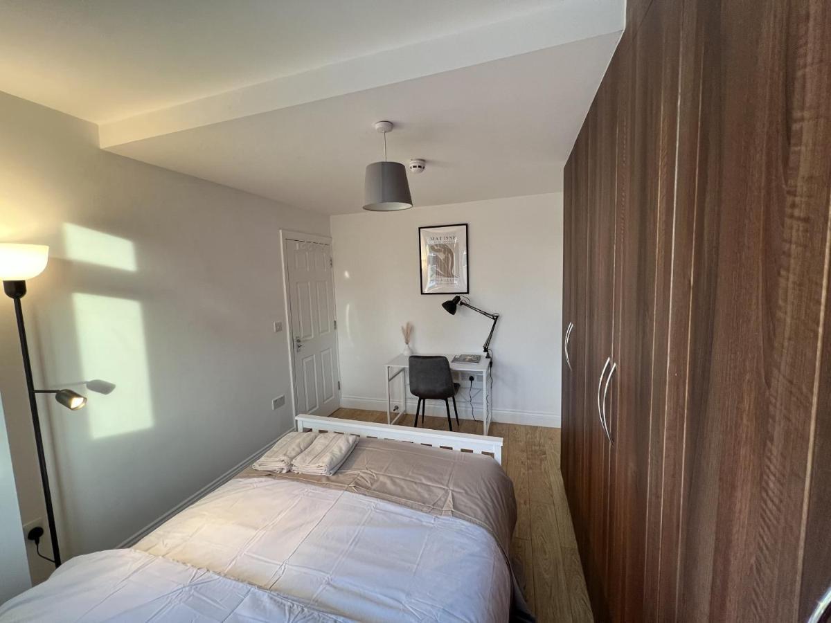فندق 4 Wharncliffe Drive Hanwell المظهر الخارجي الصورة