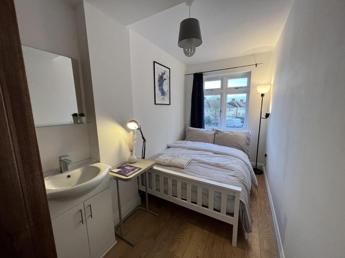 فندق 4 Wharncliffe Drive Hanwell المظهر الخارجي الصورة