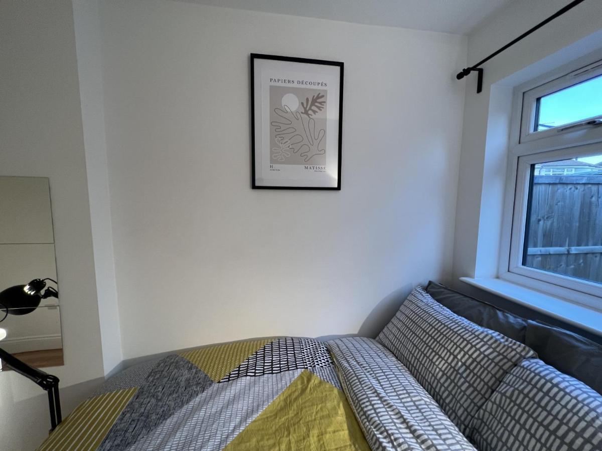 فندق 4 Wharncliffe Drive Hanwell المظهر الخارجي الصورة