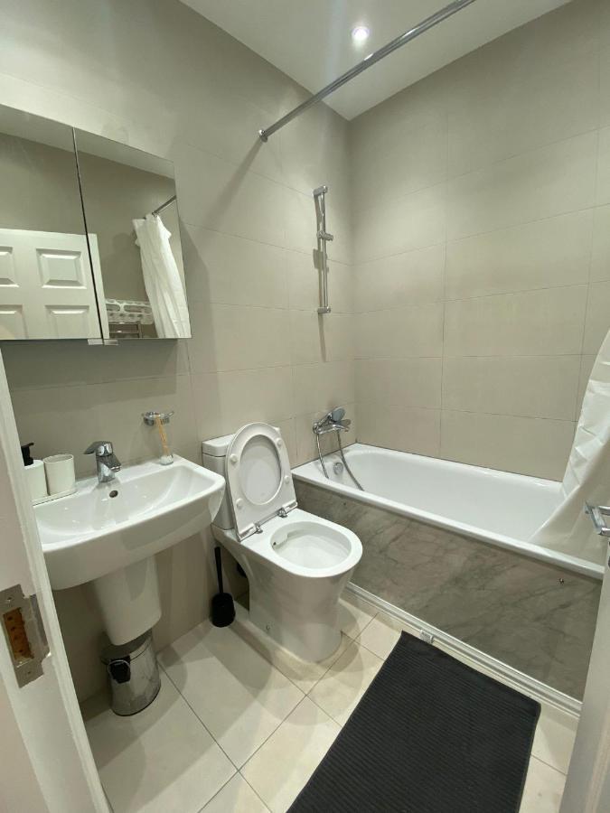 فندق 4 Wharncliffe Drive Hanwell المظهر الخارجي الصورة