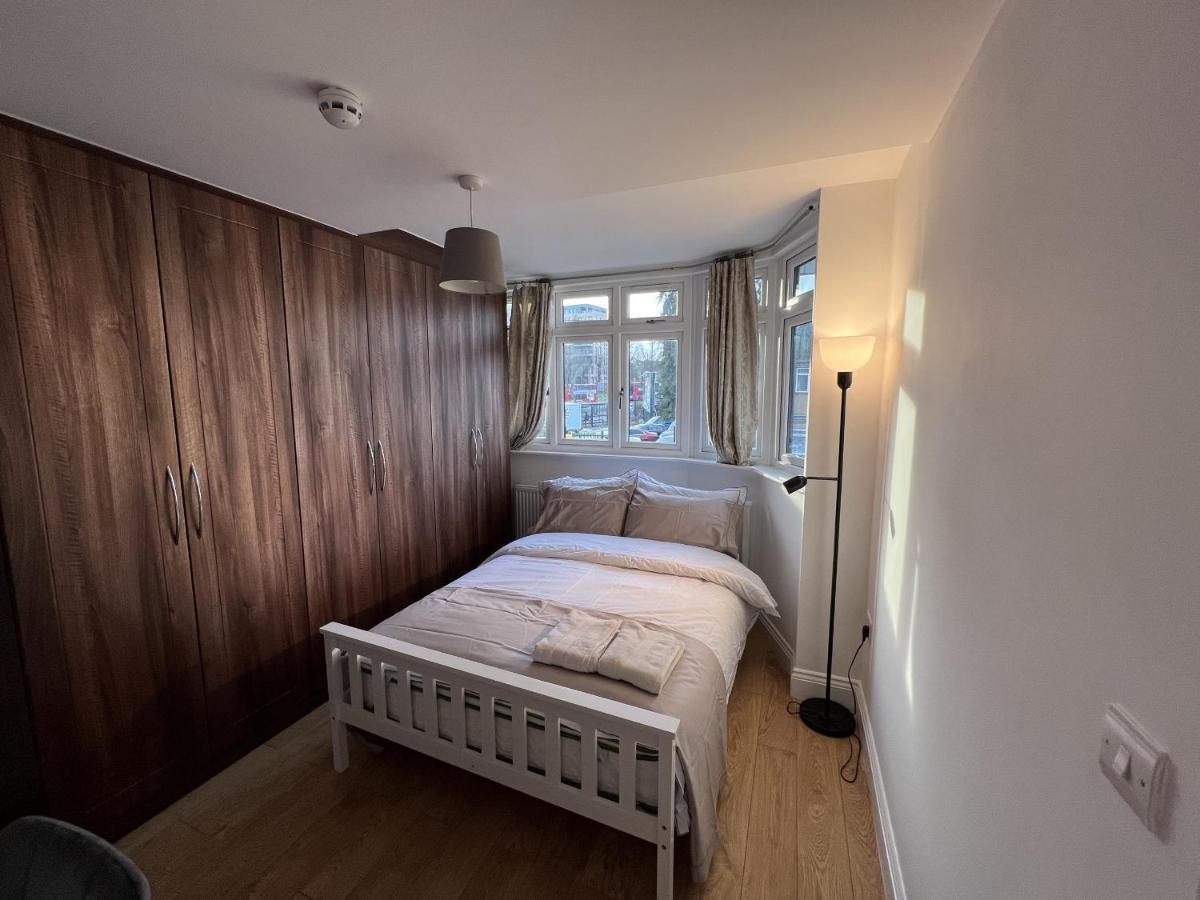 فندق 4 Wharncliffe Drive Hanwell المظهر الخارجي الصورة
