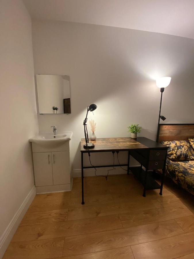 فندق 4 Wharncliffe Drive Hanwell المظهر الخارجي الصورة