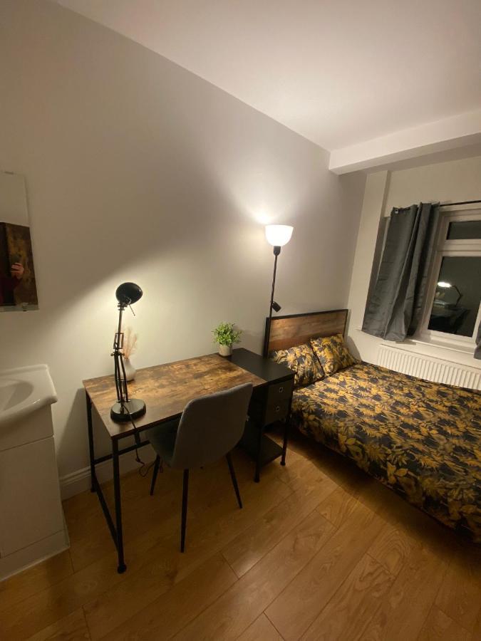 فندق 4 Wharncliffe Drive Hanwell المظهر الخارجي الصورة