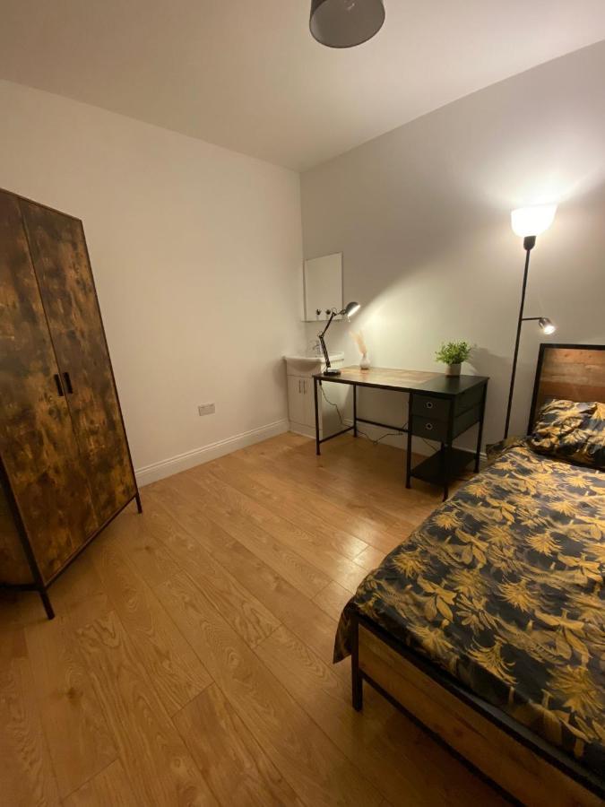 فندق 4 Wharncliffe Drive Hanwell المظهر الخارجي الصورة