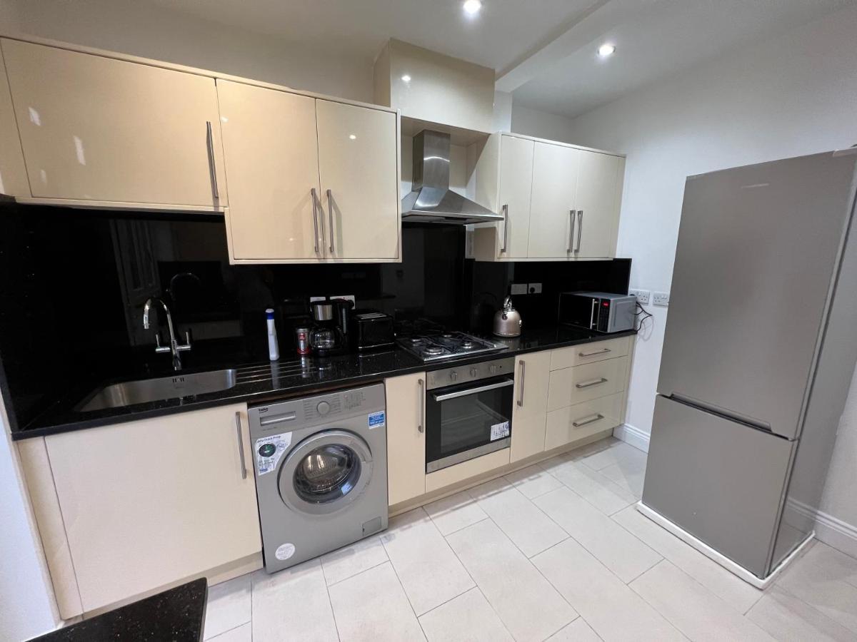 فندق 4 Wharncliffe Drive Hanwell المظهر الخارجي الصورة