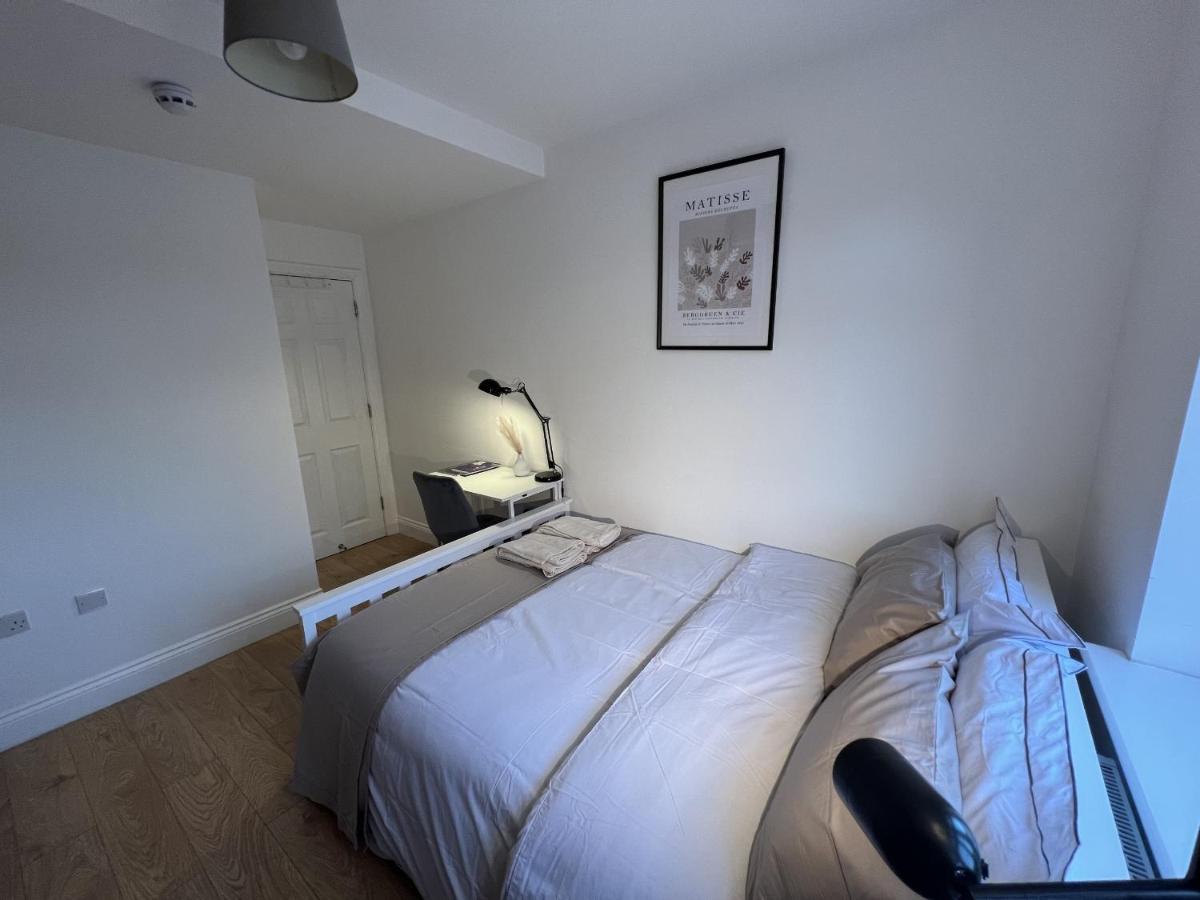 فندق 4 Wharncliffe Drive Hanwell المظهر الخارجي الصورة
