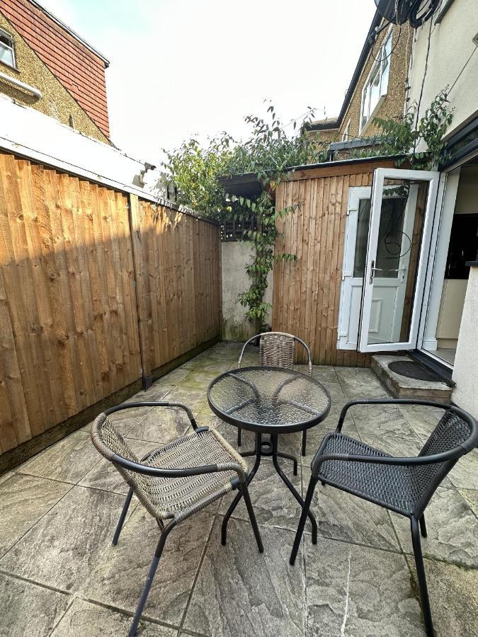 فندق 4 Wharncliffe Drive Hanwell المظهر الخارجي الصورة