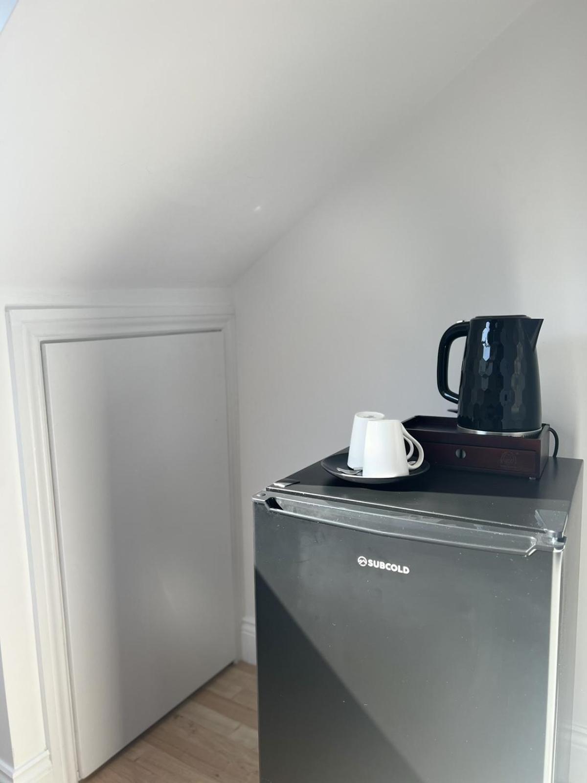 فندق 4 Wharncliffe Drive Hanwell الغرفة الصورة